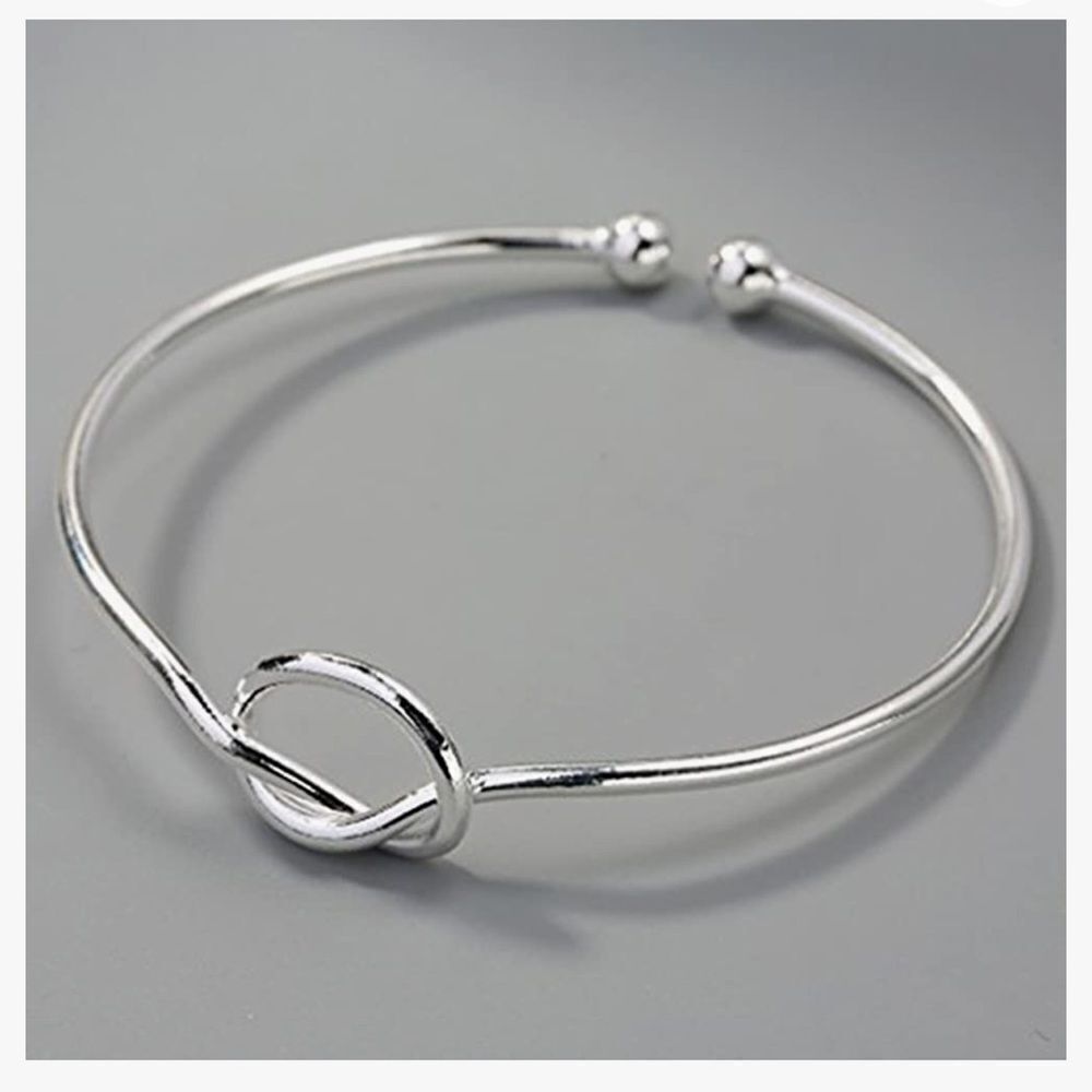 ⭐️Love Hearth Knot Cuff Silver Tone Fashion Bangle⭐️ - Picture 1 of 4